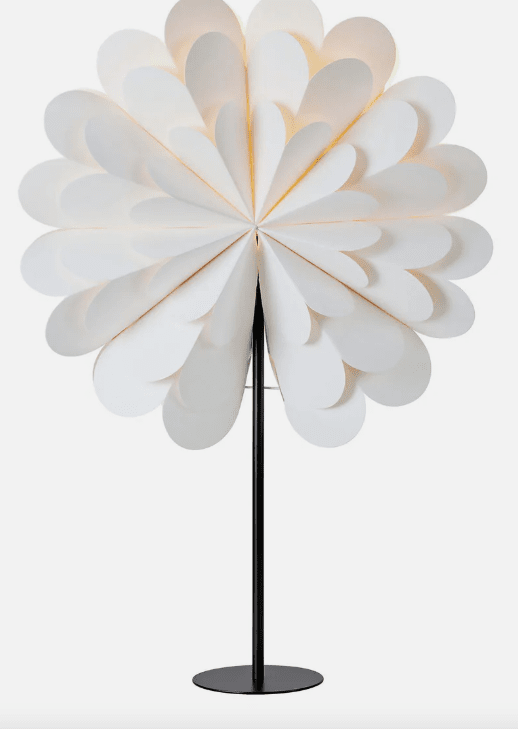 Maravilla Ø45 Wit Van Markslöjd - Met een zwarte metalen basis en een witte papieren lampenkap erbovenop.