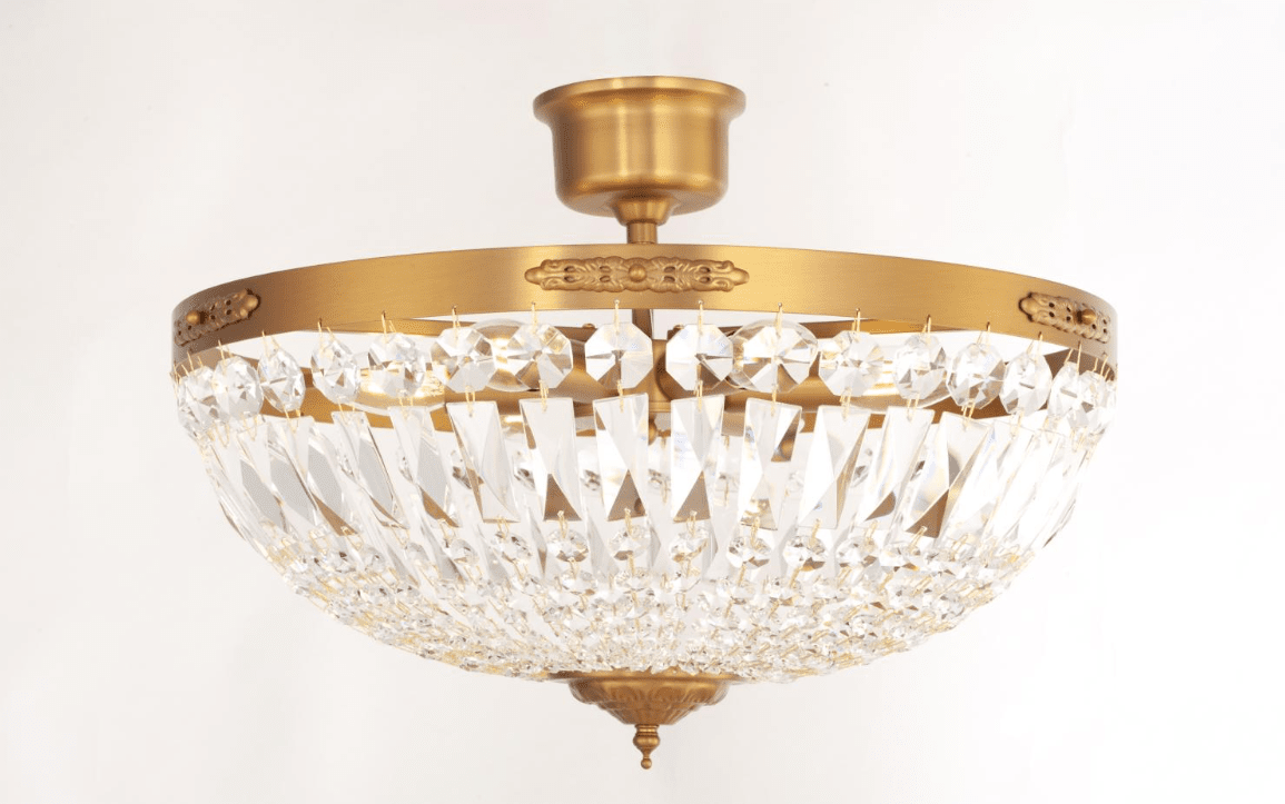 Rhea Ø50 Geborsteld messing kristal Van Norrsken Design - Het geborstelde messing oppervlak contrasteert prachtig met de fonkelende kristallen, waardoor het een perfecte aanvulling is op zowel moderne als klassieke interieurs.