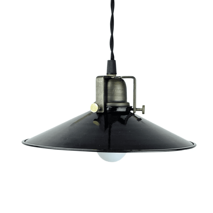 Schoollamp Herbert Ø23 Zwart raamlamp Van Strömshaga - Deze plafondlamp raakt nooit uit de mode en is eenvoudig te plaatsen waar u maar wilt.