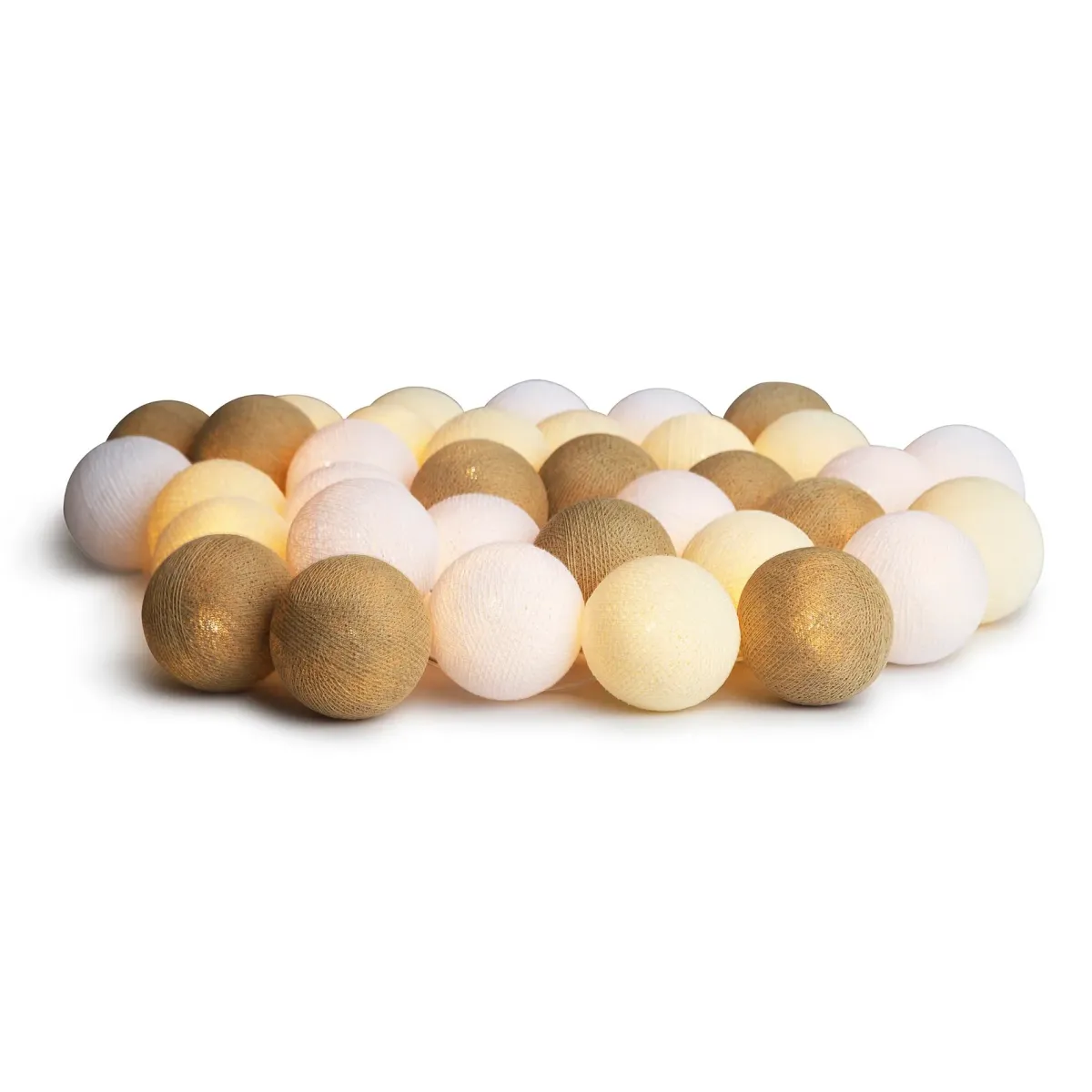 Irislights Creamy White 35-lights Beige Van Irislights - De snaar is gemaakt van kunststof en heeft handgemaakte bolletjes van katoen en polyester die een mooi zacht licht geven als hij brandt.
