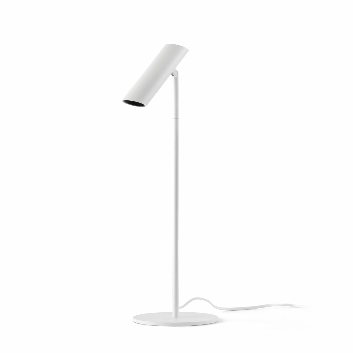 Leo 48cm Wit bureaulamp Van Faro Barcelona - Leo is een witte tafellamp met ge&iuml;ntegreerde led die veelzijdigheid combineert met modern design.