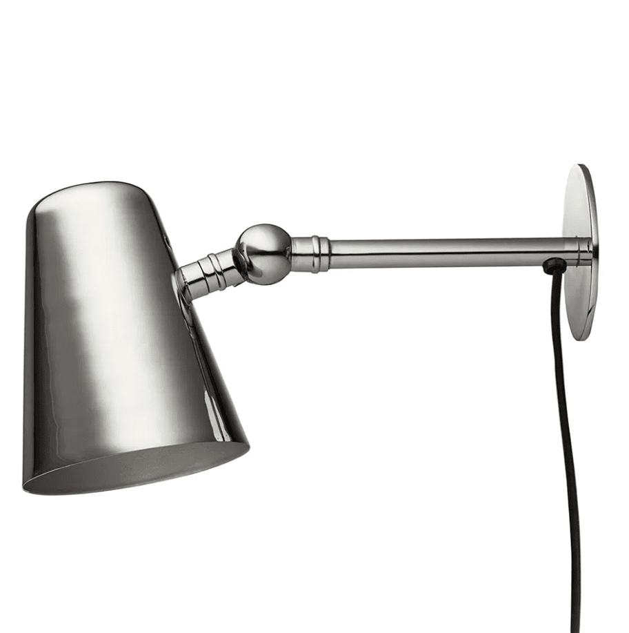  Vala Zilver leeslamp Van H. Skjalm P - Met zijn spiegelgepolijste metaal past hij in alle moderne en klassieke interieurs.
