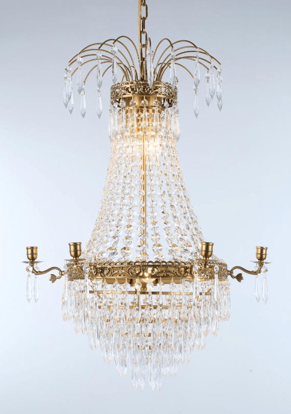 Empire Classic Ø55 Geborsteld messing kristal Van Norrsken Design - De Empire Classic 6-armige kroonluchter van geborsteld messing is een prachtige kroonluchter die een verfijnde en tijdloze sfeer in uw huis creëert.