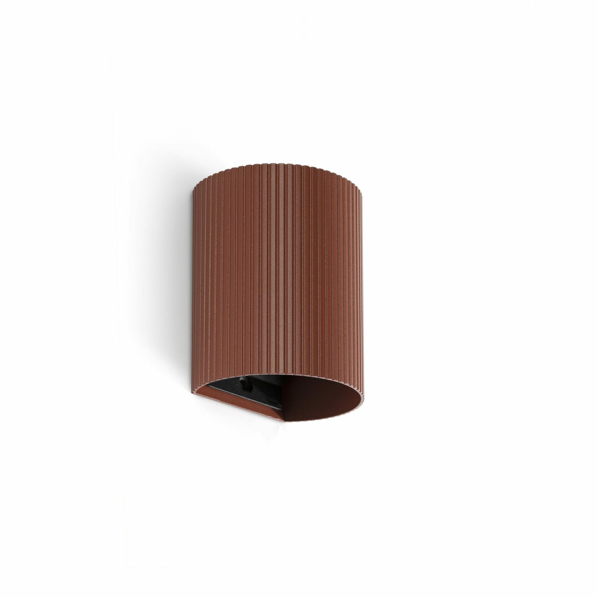 Sole 10cm Terracotta gecanneleerd wandlamp Van Faro Barcelona - Sole is een compacte terracotta wandlamp met een gecanneleerd oppervlak dat subtiele verfijning toevoegt aan elke omgeving.