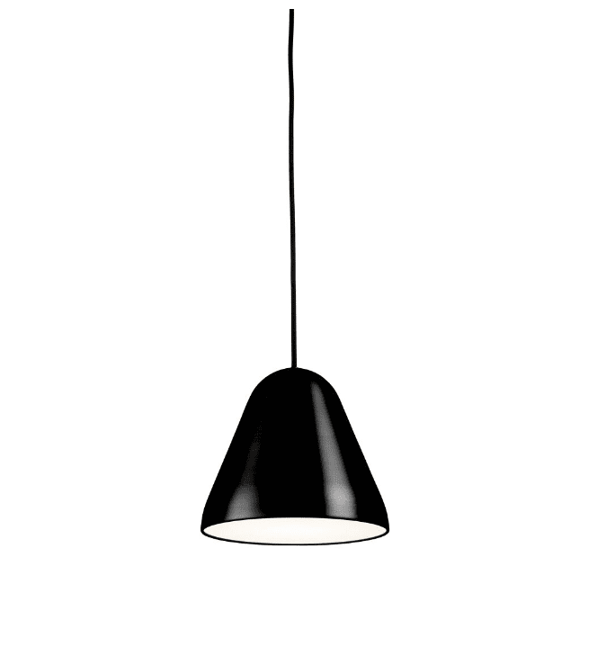Enna Ø22 Zwart hanglamp Van Airam - De ronde vorm geeft een zachte en moderne uitstraling, terwijl de witte diffuser onder de lampenkap het licht gelijkmatig en sfeervol door de ruimte verspreidt.