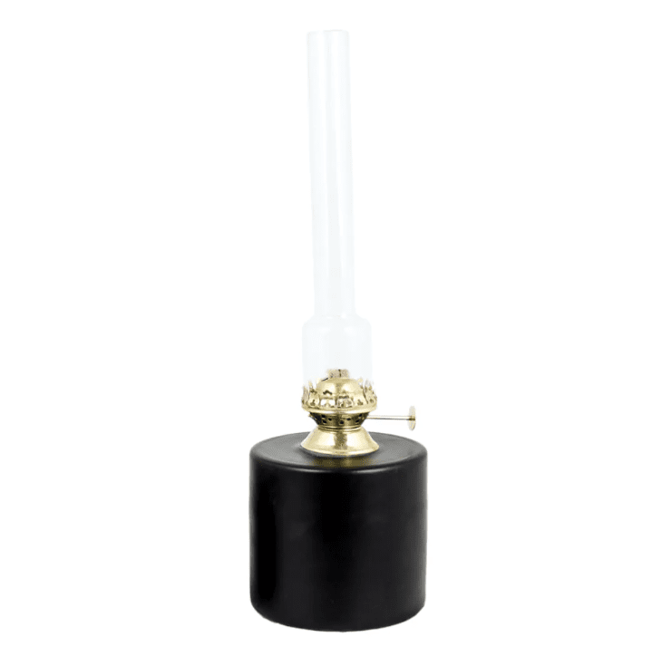 Kerosene Lamp Straight Big Zwart Van Strömshaga - Gebruik voor deze olielamp de lampenolie van Str&ouml;mshaga (artikelnummer 100001), apart verkrijgbaar.