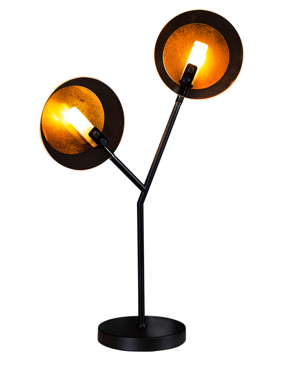 Turno 60cm Zwart tafellamp Van By Rydéns - Omdat de Turno tafellamp geen achterzijde heeft, kunt u zelf kiezen of u de lichtbronnen, die in een buis van matglas zijn ondergebracht, centraal wilt hebben of dat u ze liever verborgen en aan de achterzijde wilt hebben.