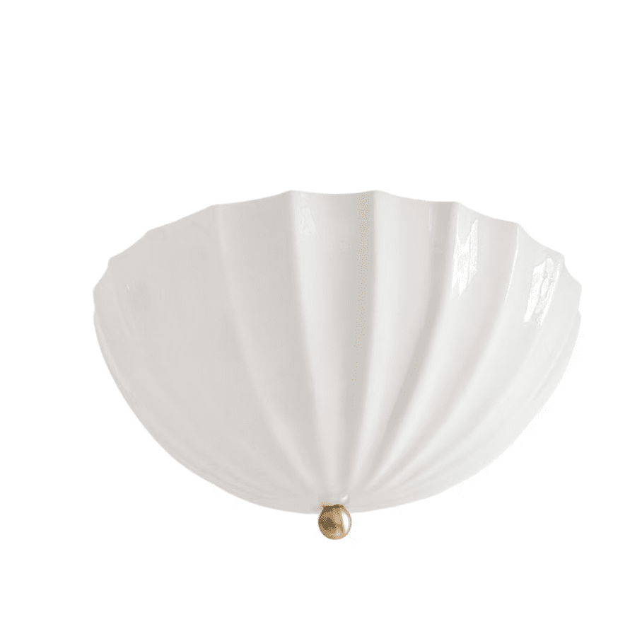 Irma Ø30 Wit plafondlamp Van Strömshaga - De bovenrand van de lamp heeft een afstand van ongeveer 3 cm tot het plafond, wat zorgt voor een decoratief lichtspel, zelfs boven het plafond.