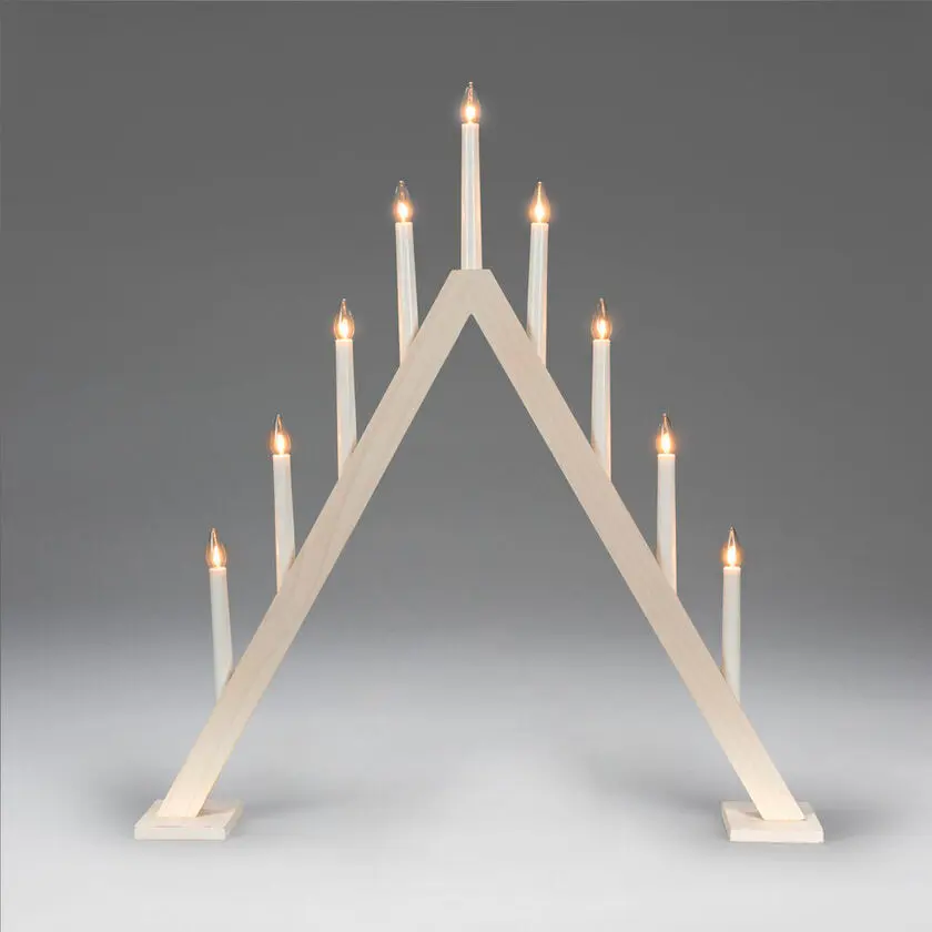 Wooden Candelabra 9 Lights Wit Van Konstsmide - Elegante kandelaar in wit gebeitst hout&auml; met 9 lichtbronnen in een klassieke driehoekige vorm.