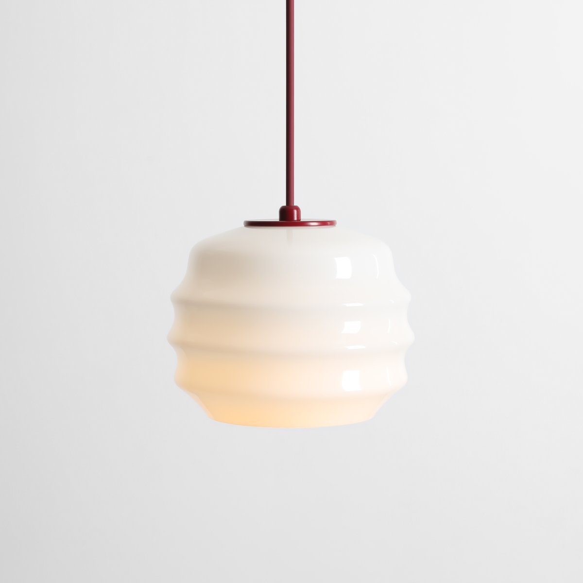 Puff Ø16 Bourgogne hanglamp Van Artera - Puff is een charmante plafondlamp die zachte vormen combineert met een modern en stijlvol design.