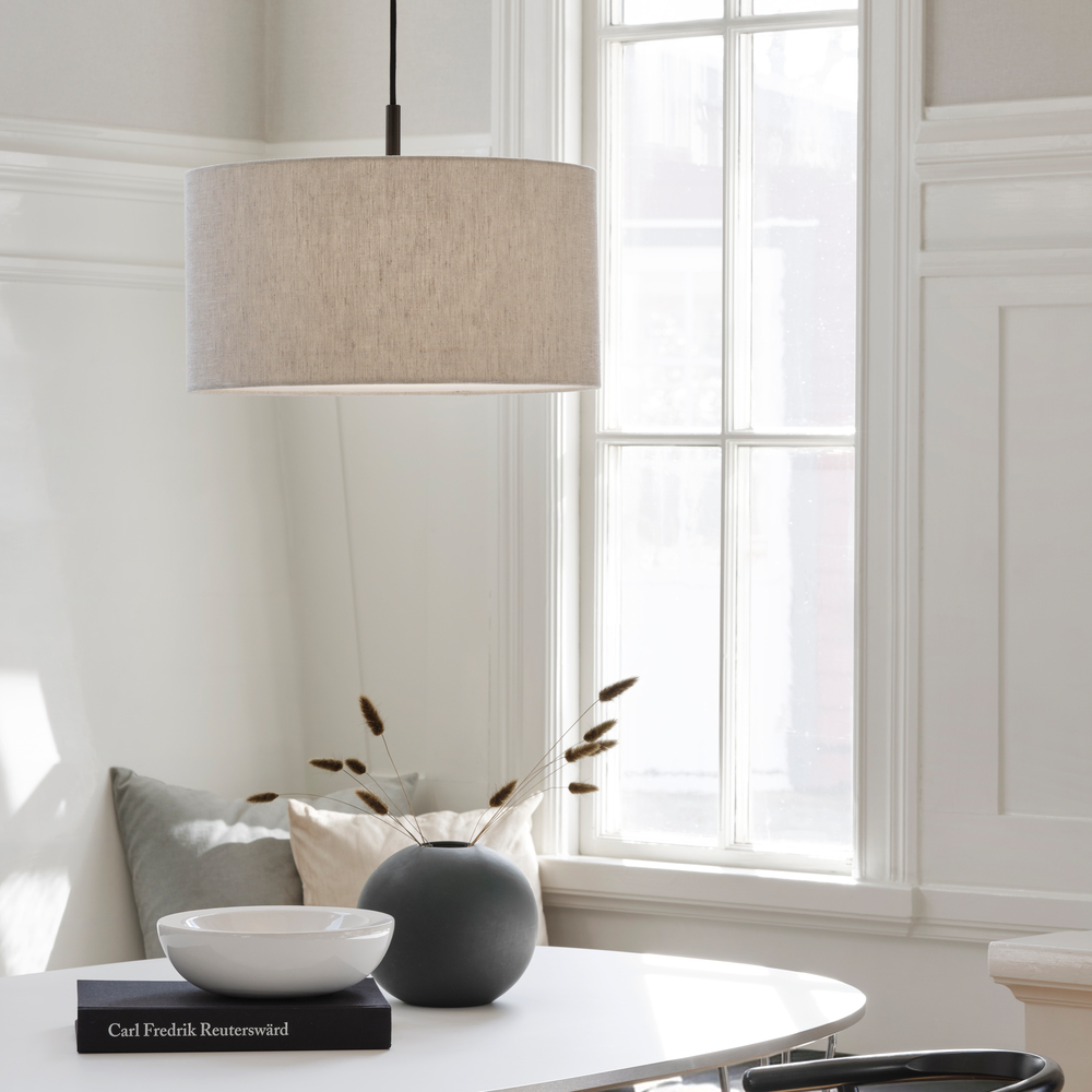 Soft Ø44 Natuur/brons hanglamp Van Belid - De Soft Pendant is een stijlvolle lamp met een klassieke, ronde vorm en een zachte uitstraling.