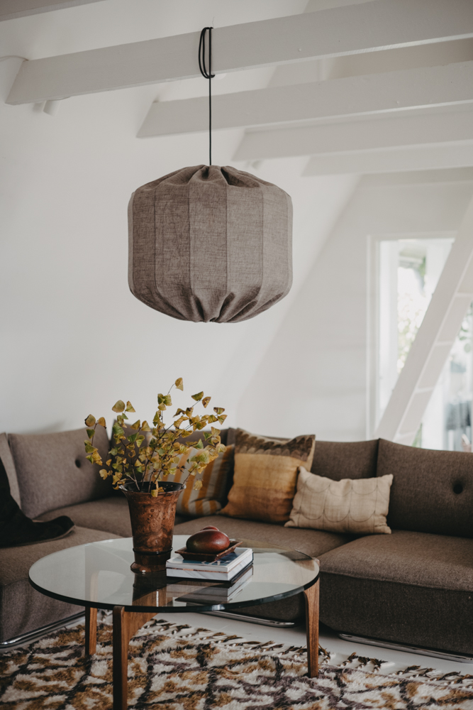 Dester Lampenkap Excl. Ophanging Ø58 Bruin hanglamp Van Alde & Lind - De linnen stof geeft de Dester lampenkap een verfijnde en elegante uitstraling.