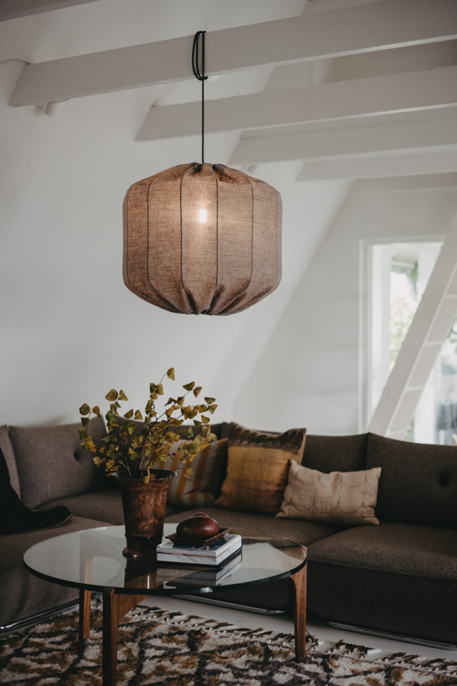 Dester Lampenkap Excl. Ophanging Ø58 Bruin hanglamp Van Alde & Lind - De linnen stof geeft de Dester lampenkap een verfijnde en elegante uitstraling.