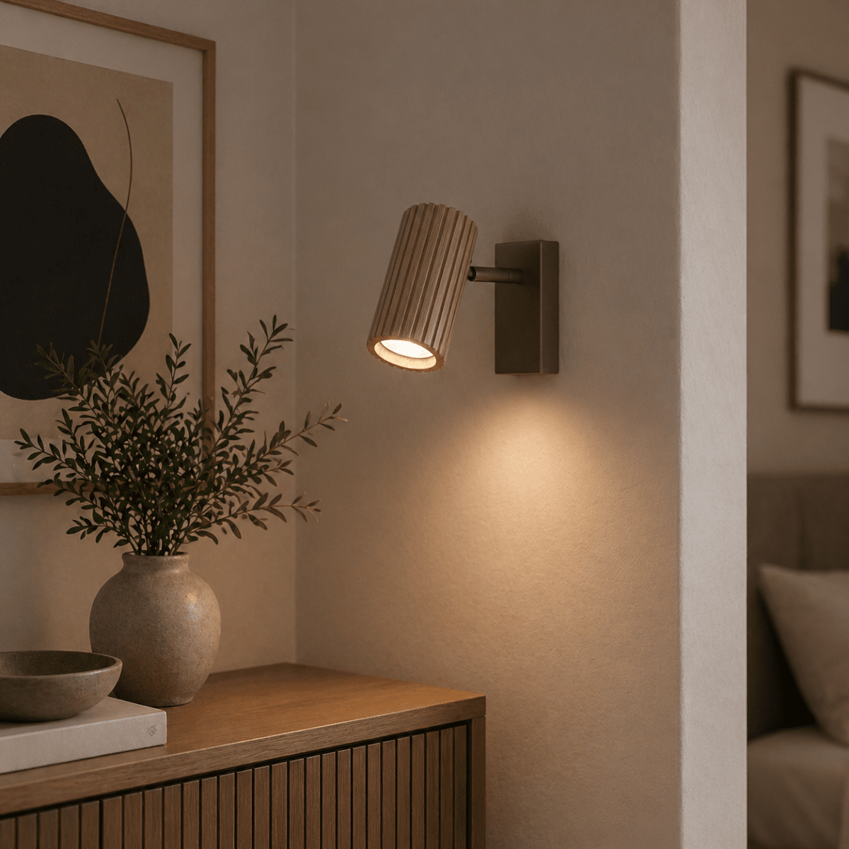 Lakewood 17cm Bruin leeslamp Van Brilliant - De Lakewood wandlamp combineert bruin metaal met licht, geribbeld hout voor een warme en stijlvolle uitstraling.