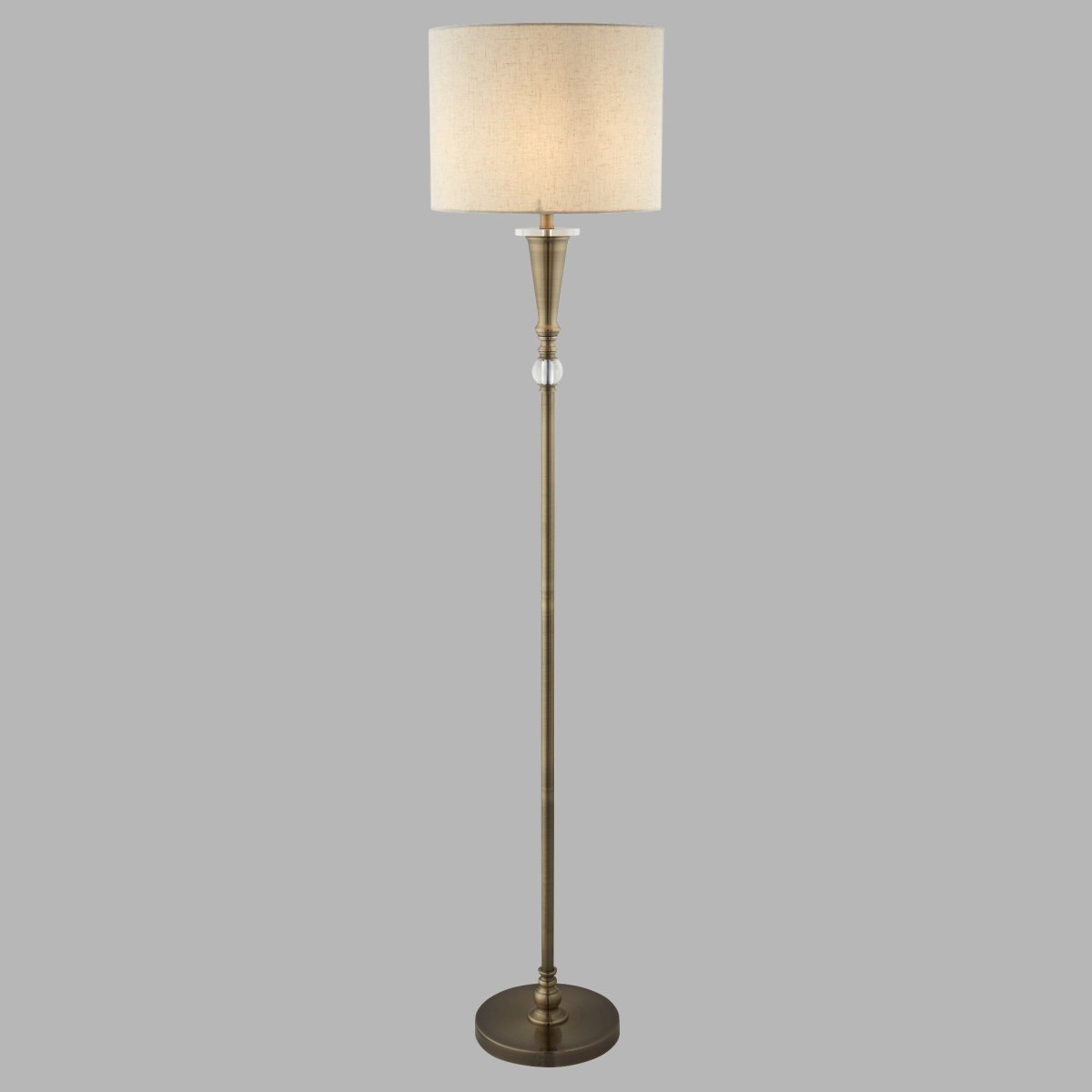 Oscar Antiek messing vloerlamp Van Searchlight - De stijlvolle voet van de lamp is versierd met een decoratief kristaldetail dat een extra vleugje luxe toevoegt.