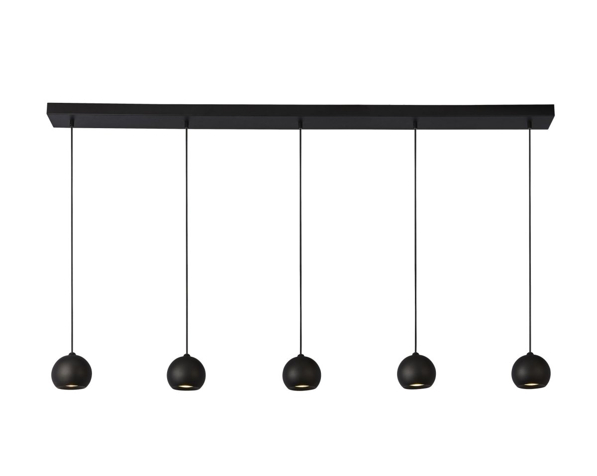 Eindhoven 160cm Zand zwart hanglamp Van Searchlight - De Eindhoven hanglamp met 5 lichtpunten hangt aan een zandkleurige zwarte stang en voegt stijlvolle luxe toe aan een moderne woonkamer, slaapkamer, keuken, eetkamer of hal.