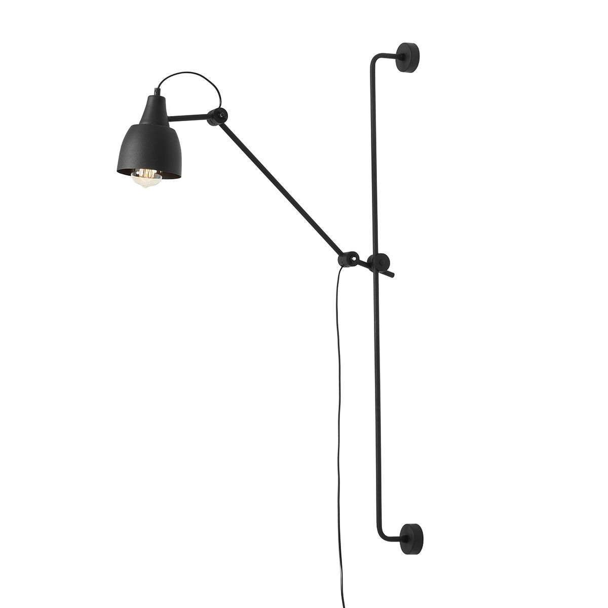 Dron 113cm Zwart wandlamp Van Artera - De matte zwarte afwerking geeft de lamp een industriële en verfijnde uitstraling, terwijl de verstelbare arm maximale flexibiliteit biedt om het licht te richten waar u het nodig hebt.