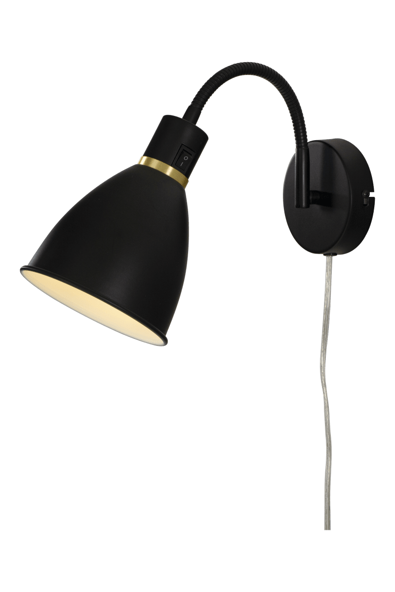 Idre Zwart leeslamp Van Aneta Lighting - De Idre wandlamp heeft een klassiek design in zwart gelakt metaal met een decoratieve ring in mat messing.