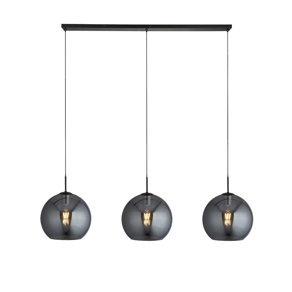 Amsterdam 146cm Zwart hanglamp Van Searchlight - De Amsterdam hanglamp met drie lichtbronnen heeft een matzwarte afwerking en grote kappen van gerookt glas met een open onderkant.