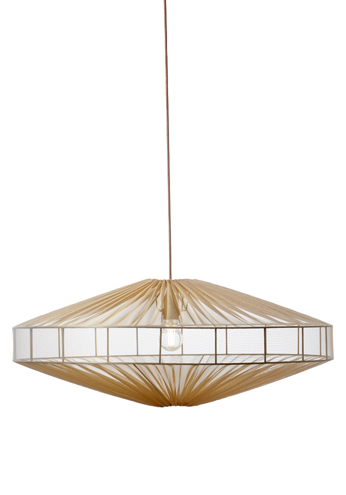 Alba Lampenkap Excl. Ophanging Ø78 Licht oranje hanglamp Van Alde & Lind - Met de semi-transparante stof in een koraal/lichtoranje kleur heeft de Alba lampenkap een verfijnde en elegante uitstraling.