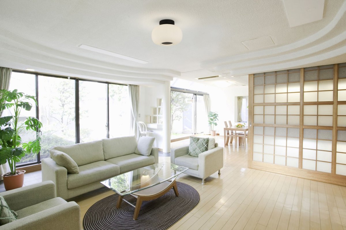 Lumina Ø24 Zwart plafondlamp Van Searchlight - De Lumina plafondlamp komt goed tot zijn recht in gangen, kantoren, keukens en woonkamers.