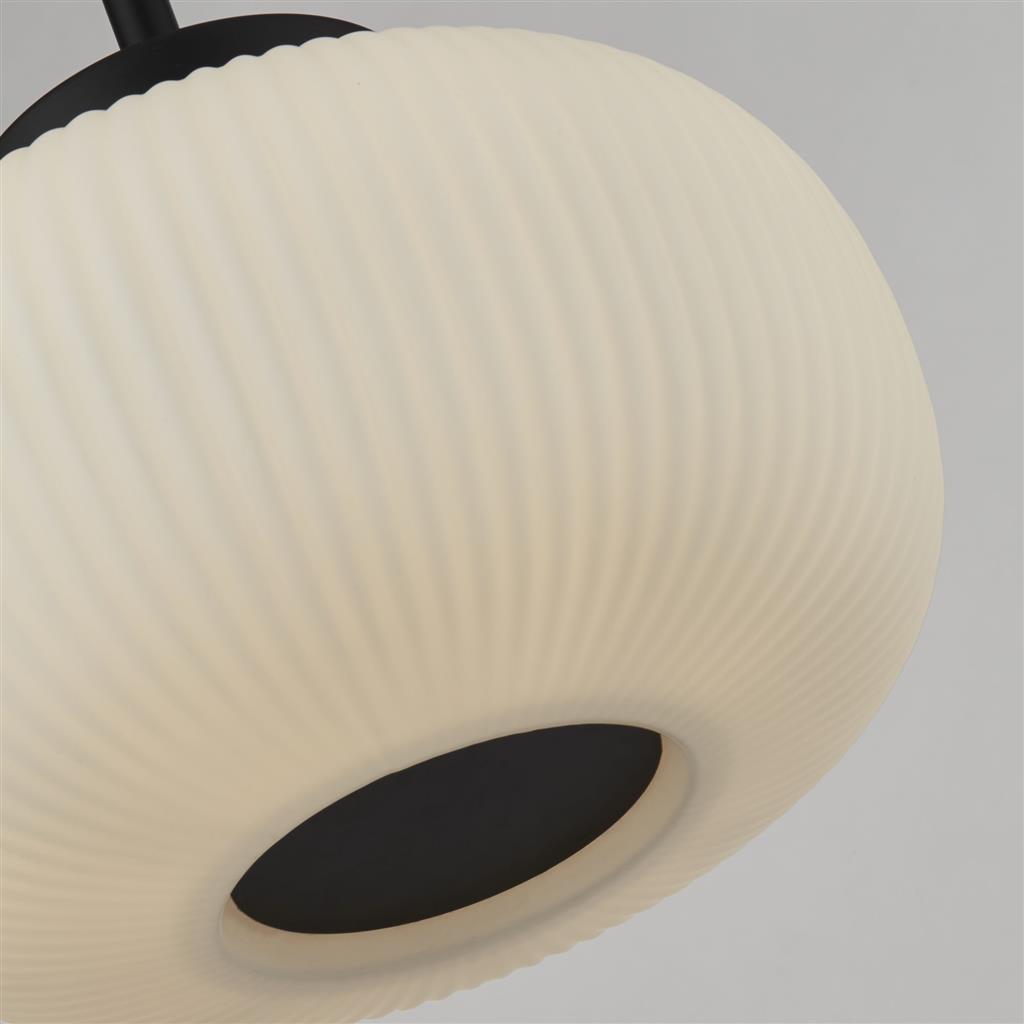 Lumina Ø24 Zwart hanglamp Van Searchlight - Lumina is de perfecte plafondlamp voor boven de keuken, eettafel of als elegant detail in de woonkamer.