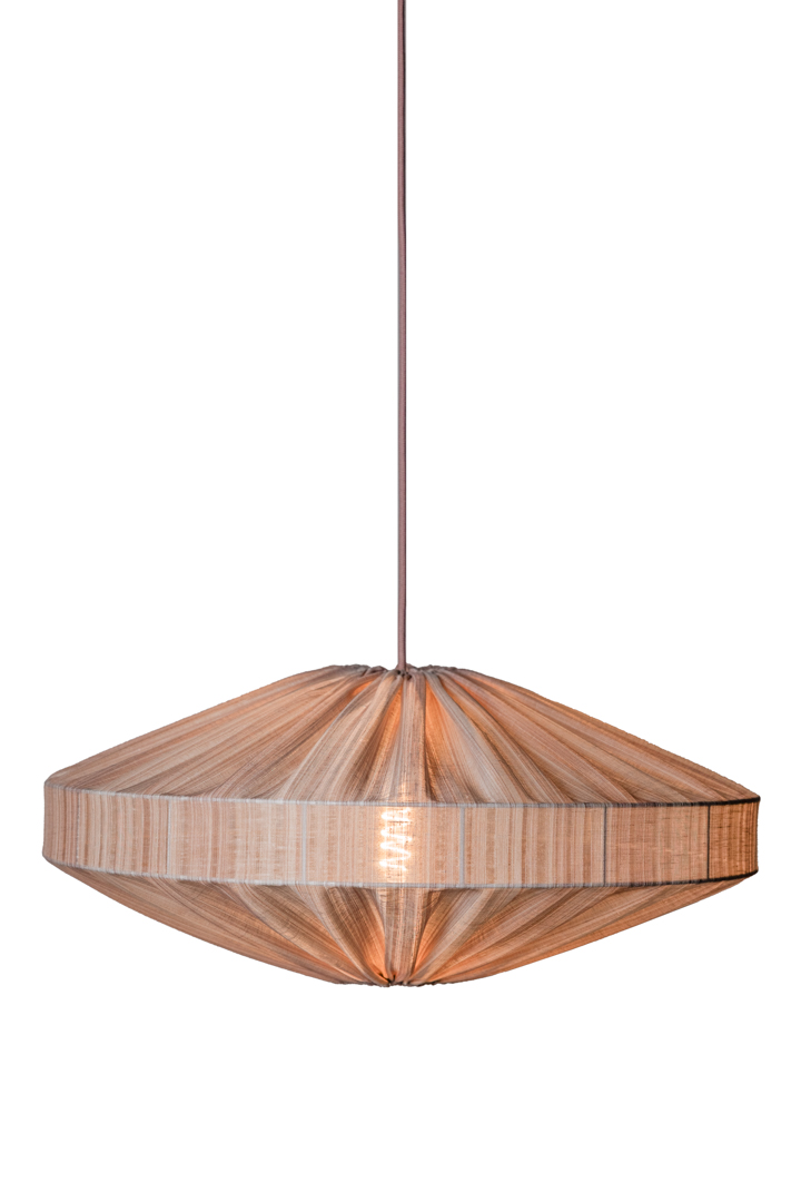 Alba Streep Lampenkap Excl. Ophanging Ø58 Roze hanglamp Van Alde & Lind - De elegante streep in de stof geeft de Alba lampenkap een verfijnde en elegante uitstraling.