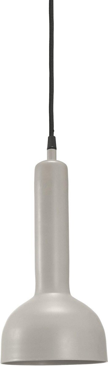 Bainbridge Ø15 Beige raamlamp Van PR Home - De Bainbridge plafond-/raamlamp is een stijlvolle hanglamp van gegoten metaal.