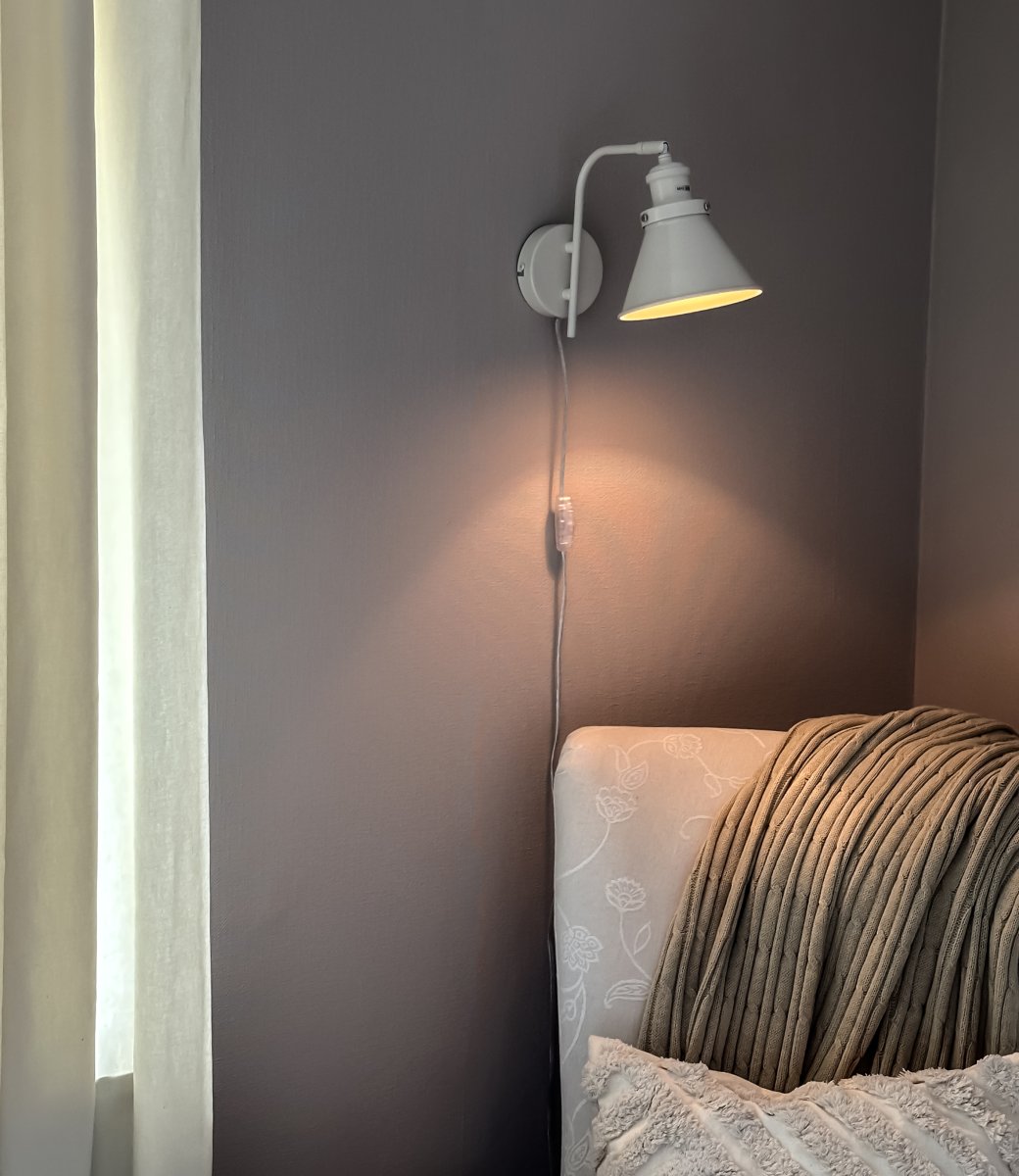 Paris Beige leeslamp Van Aneta Lighting - Het vintage-ge&iuml;nspireerde ontwerp past perfect in zowel klassieke als moderne interieurs en vormt een elegant detail in huis.