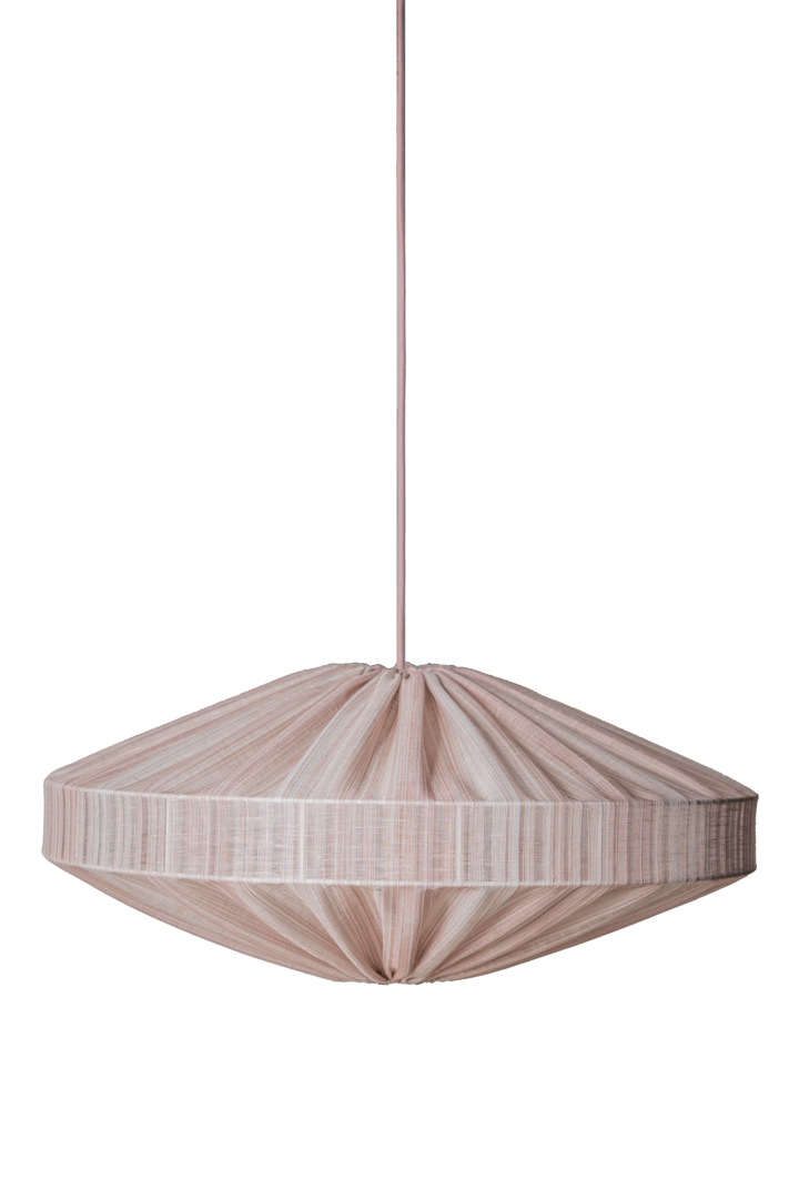 Alba Streep Lampenkap Excl. Ophanging Ø78 Roze hanglamp Van Alde & Lind - De elegante streep in de stof geeft de Alba lampenkap een verfijnde en elegante uitstraling.