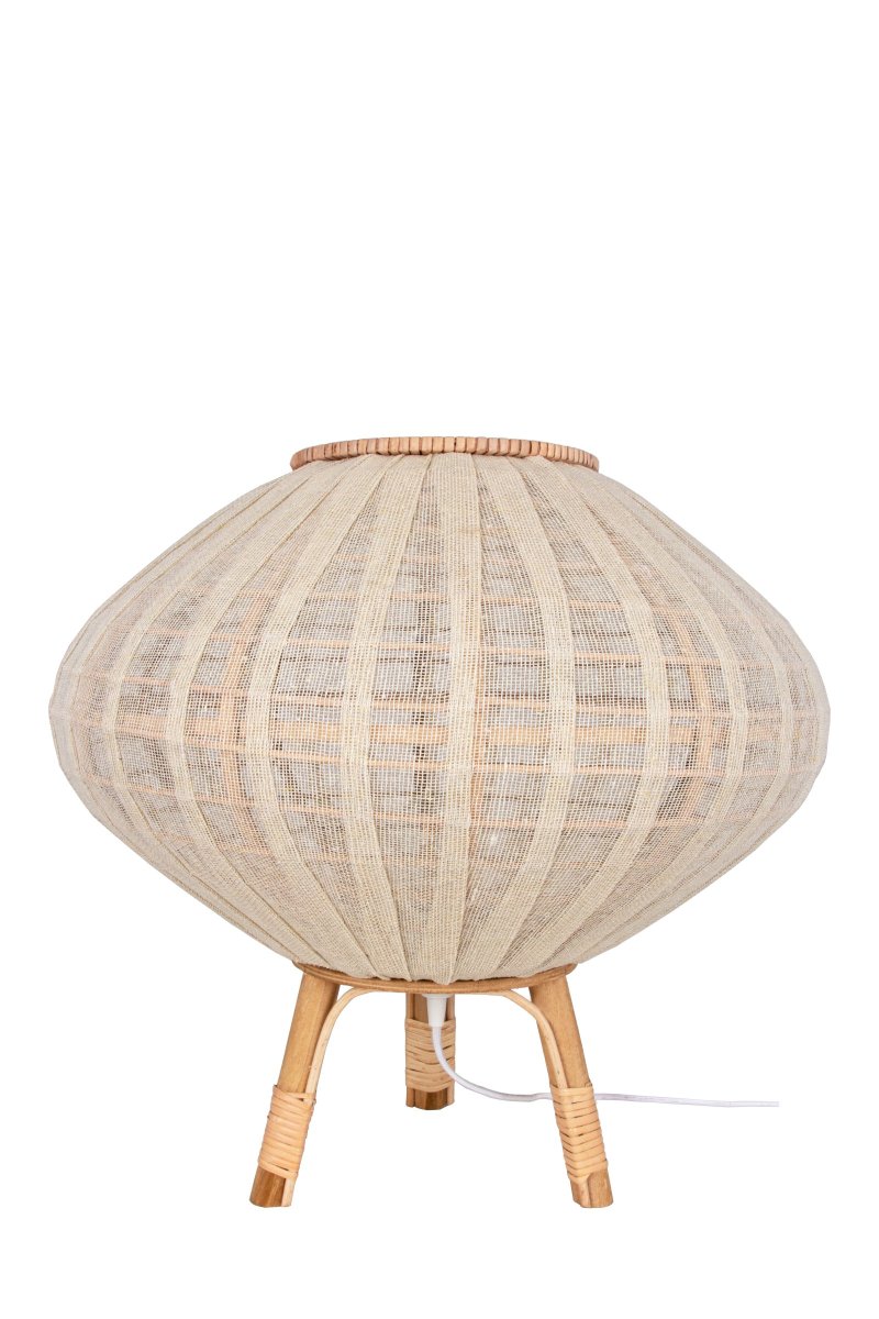 Borneo 48cm Natuur vloerlamp Van Globen Lighting - De lamp is gemaakt van naturelkleurig rotan en gebroken wit linnen en heeft een 200 cm lang wit textielsnoer met een vloerschakelaar en stekker.