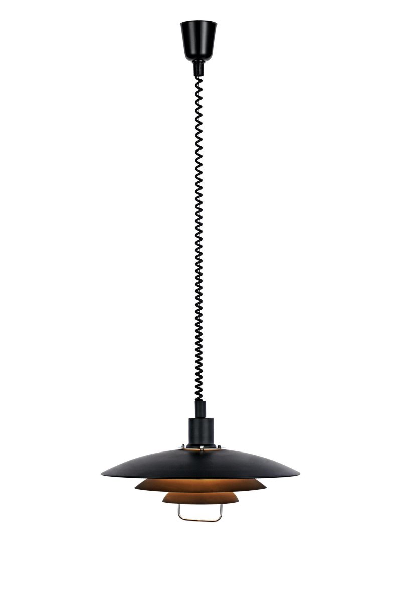 Kirkenes Ø48 Zwart hanglamp Van Markslöjd - De zwarte metalen kap en chromen details geven de lamp een tijdloze uitstraling.