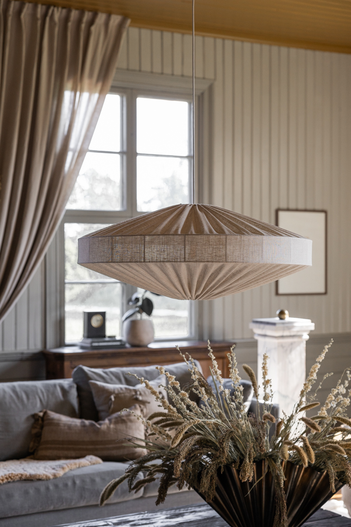 Alba Lampenkap Excl. Ophanging Ø78 Natuur hanglamp Van Alde & Lind - Met de linnen stof in een beige/natuurkleur geeft de Alba lampenkap een verfijnde en elegante uitstraling.