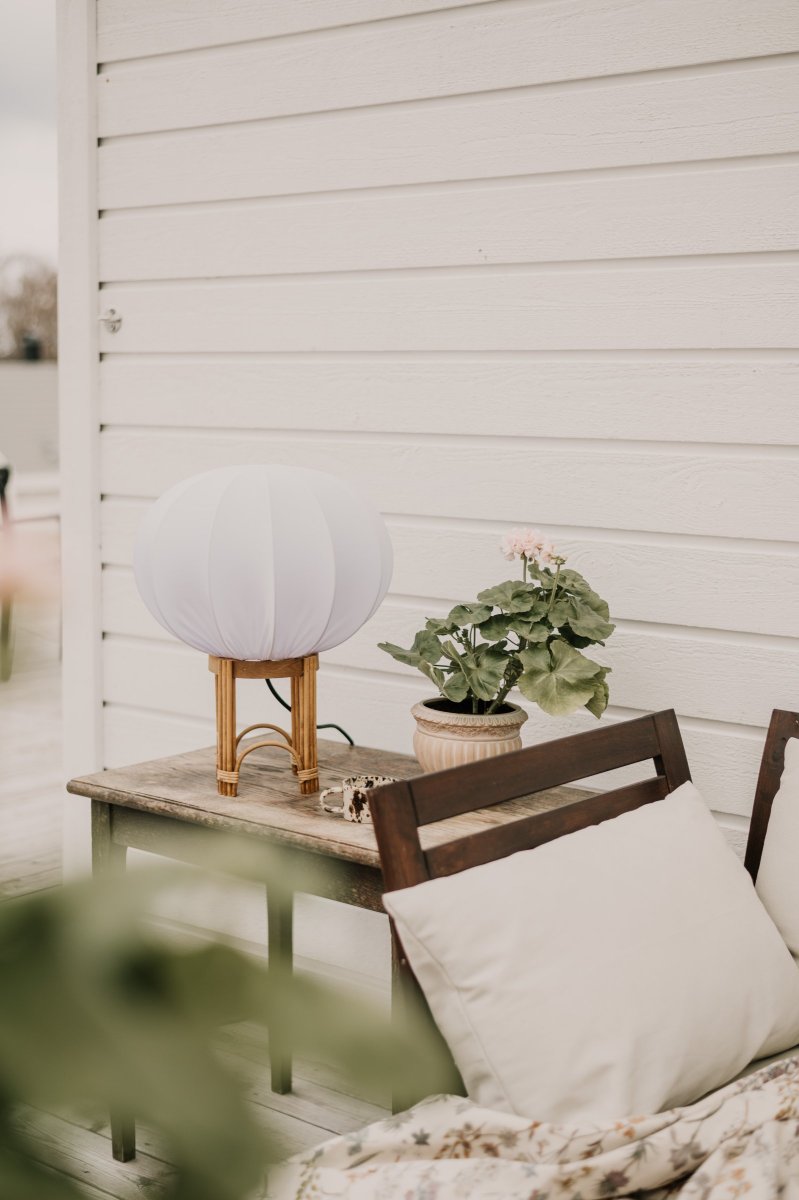 Fiji 47cm Natuur vloerlamp Van Globen Lighting - De lampenkap is voorzien van een ringfitting die geschikt is voor lampsnoeren met een E27-fitting.