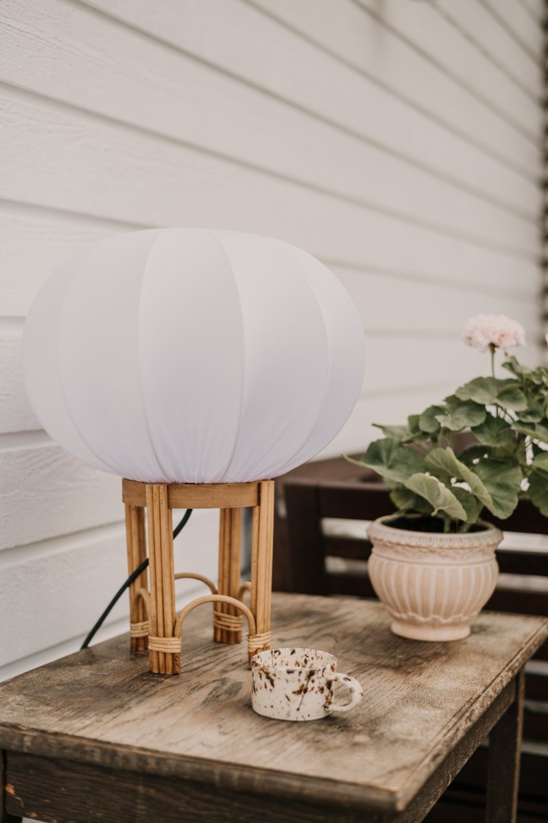 Fiji 47cm Natuur vloerlamp Van Globen Lighting - De lampenkap is voorzien van een ringfitting die geschikt is voor lampsnoeren met een E27-fitting.