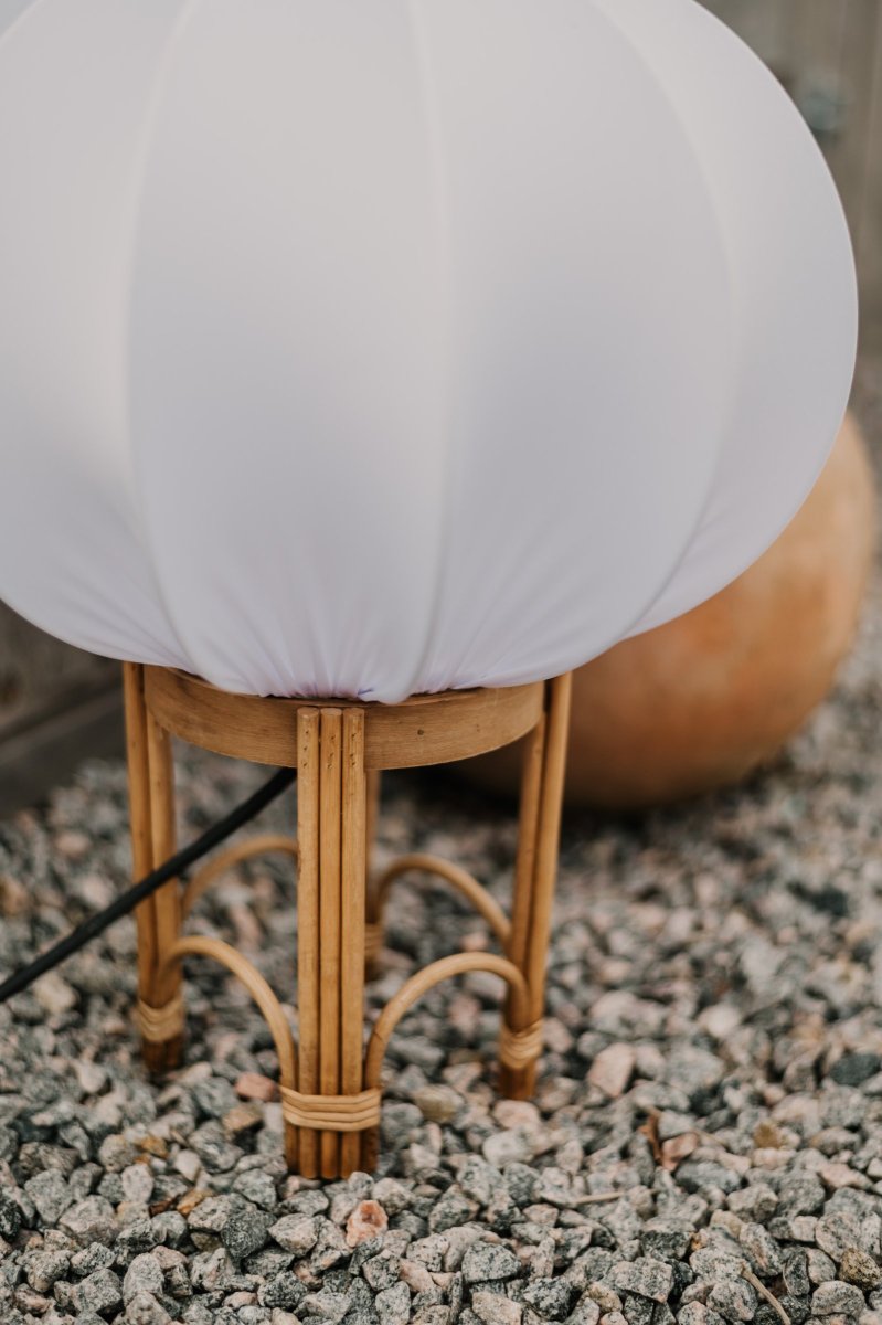 Fiji 47cm Natuur vloerlamp Van Globen Lighting - De lampenkap is voorzien van een ringfitting die geschikt is voor lampsnoeren met een E27-fitting.