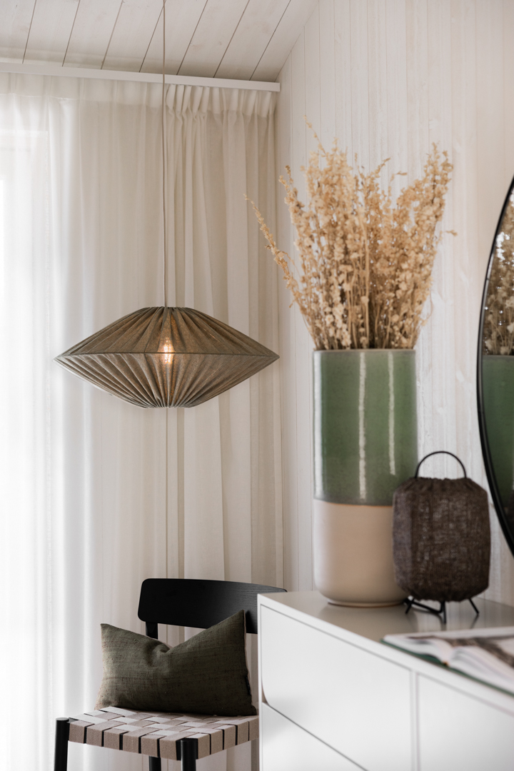 Figo Lampenkap Excl. Ophanging Ø58 Olijfgroen hanglamp Van Alde & Lind - De stof is van polyester, maar heeft een mooie linnenlook in de kleur olijfgroen.