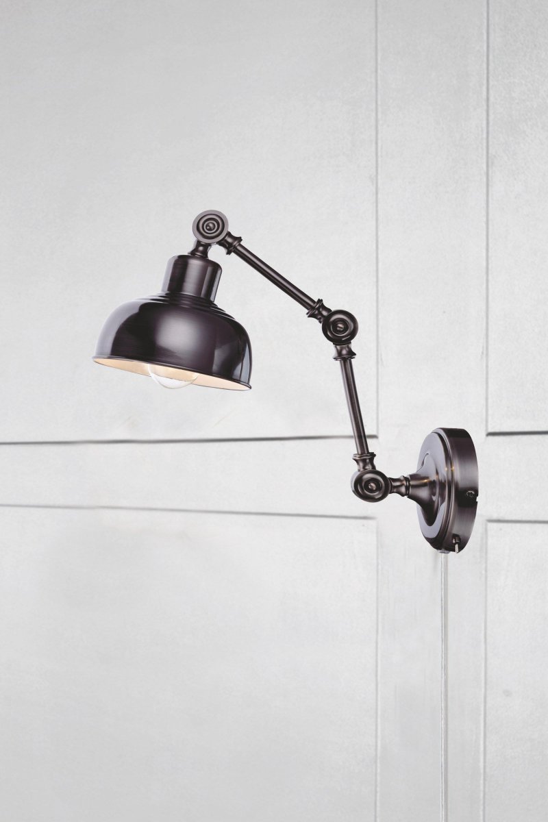 Grimstad 48cm Antiek grijs wandlamp Van Markslöjd - Praktische en klassieke wandlamp in antiekkleurig metaal met diverse verstelbare scharnieren voor een optimale afstelling.