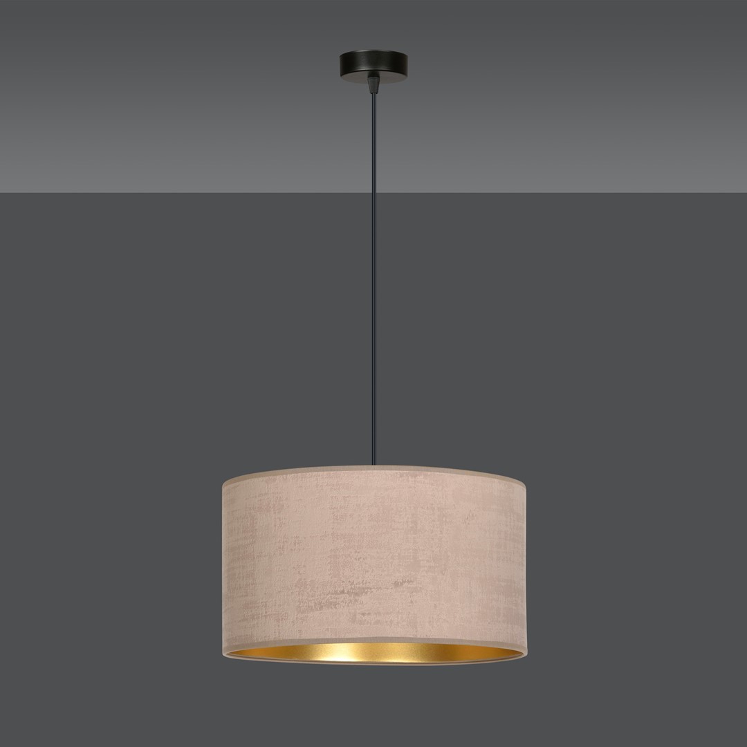 Hilde Ø35 Roze hanglamp Van Emibig Lighting - Dankzij de eenvoudige constructie en het elegante kleurenschema is Hilde een veelzijdige keuze die past in veel verschillende kamers en stijlen.