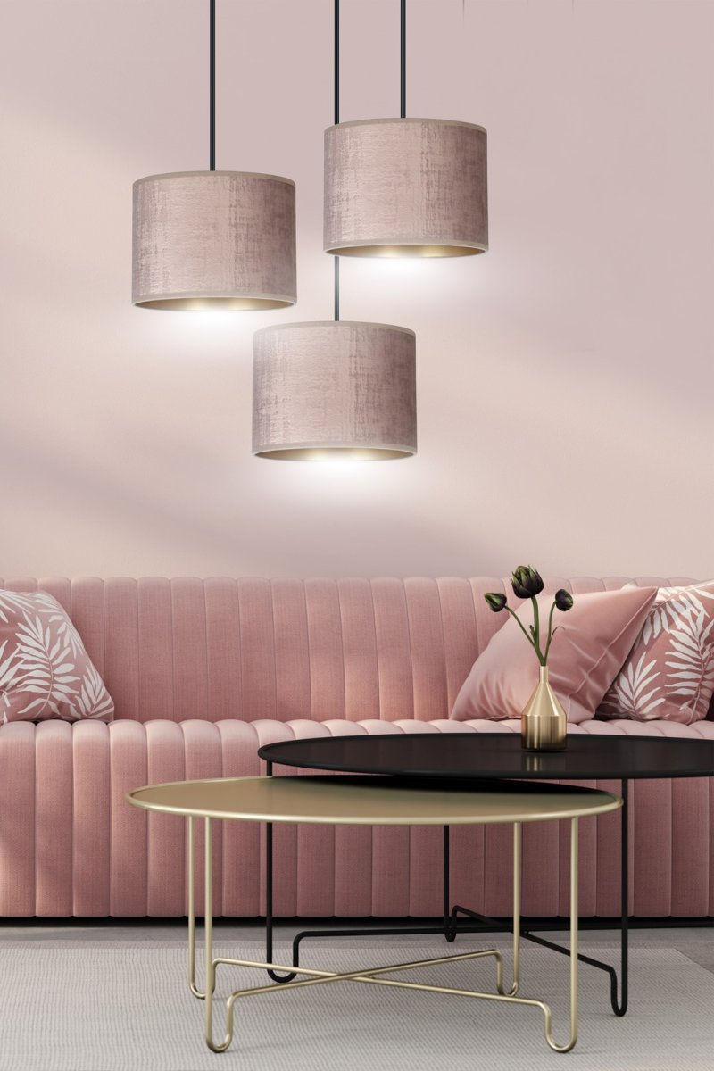 Hilde Ø50 Roze hanglamp Van Emibig Lighting - Dankzij de eenvoudige constructie en het elegante kleurenschema is Hilde een veelzijdige keuze die past in veel verschillende kamers en stijlen.