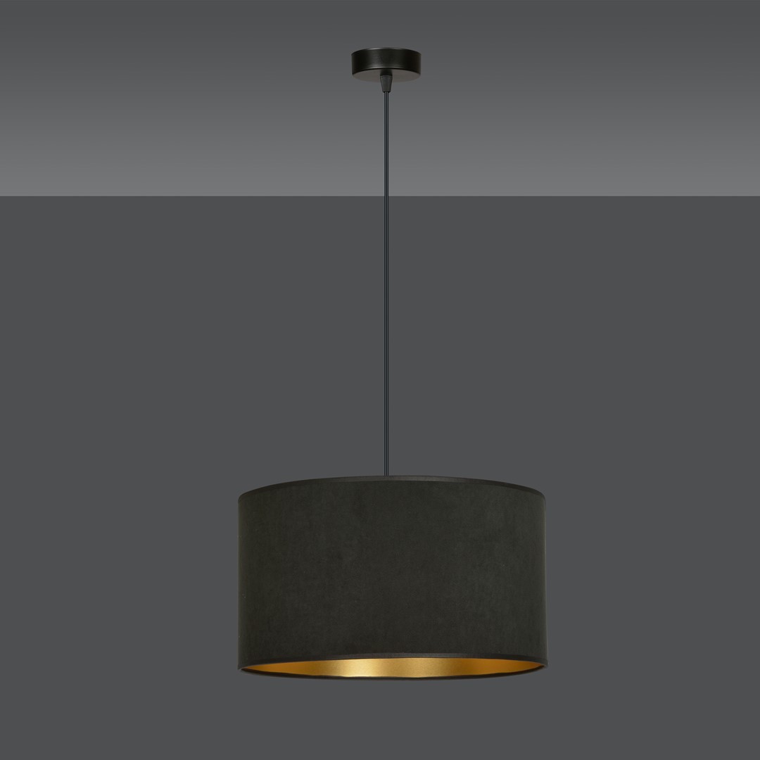 Hilde Ø35 Zwart hanglamp Van Emibig Lighting - Dankzij de eenvoudige constructie en het elegante kleurenschema is Hilde een veelzijdige keuze die past in veel verschillende kamers en stijlen.