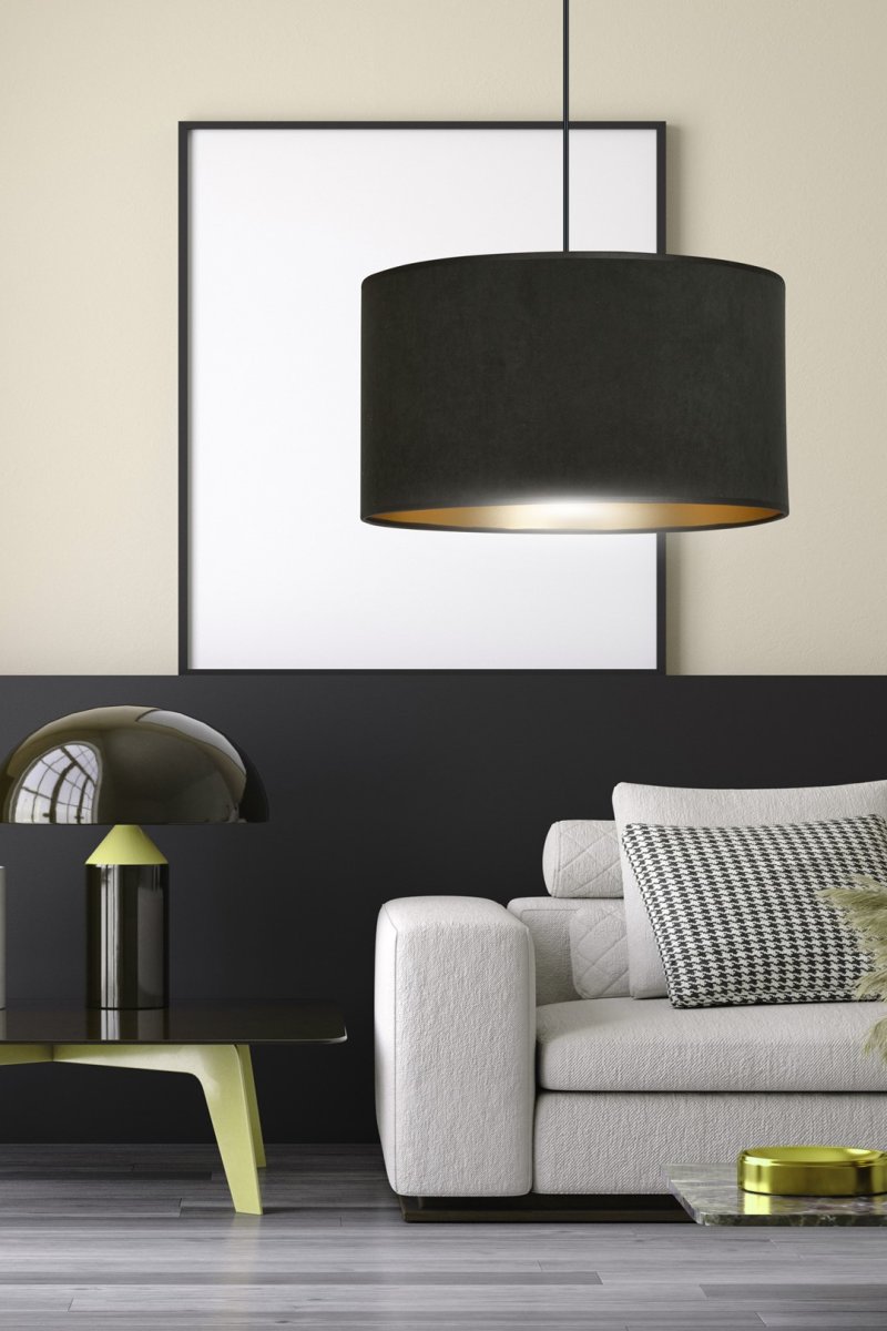 Hilde Ø35 Zwart hanglamp Van Emibig Lighting - Dankzij de eenvoudige constructie en het elegante kleurenschema is Hilde een veelzijdige keuze die past in veel verschillende kamers en stijlen.