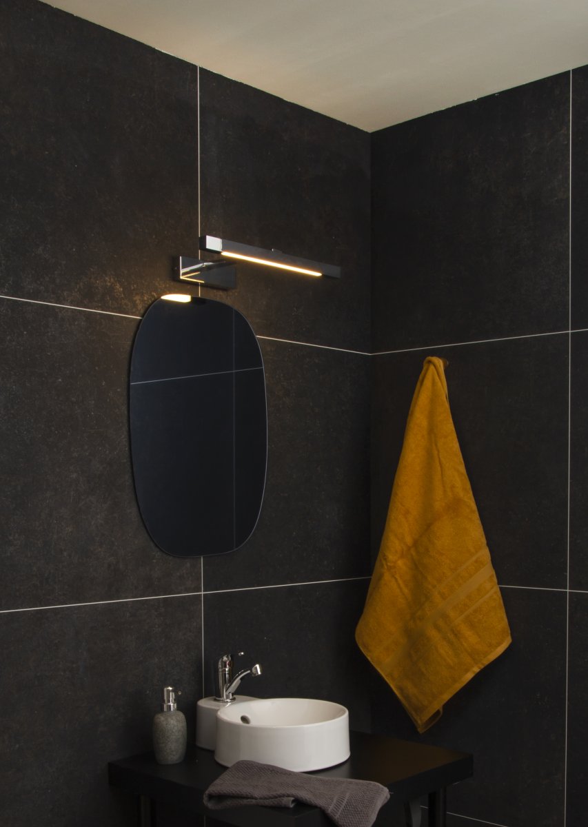 Lucca 38cm Chroom badkamerlamp Van Aneta Lighting - De LUCCA wandlamp is een stijlvolle en tijdloze verlichtingsoplossing voor badkamers en andere vochtige ruimtes.