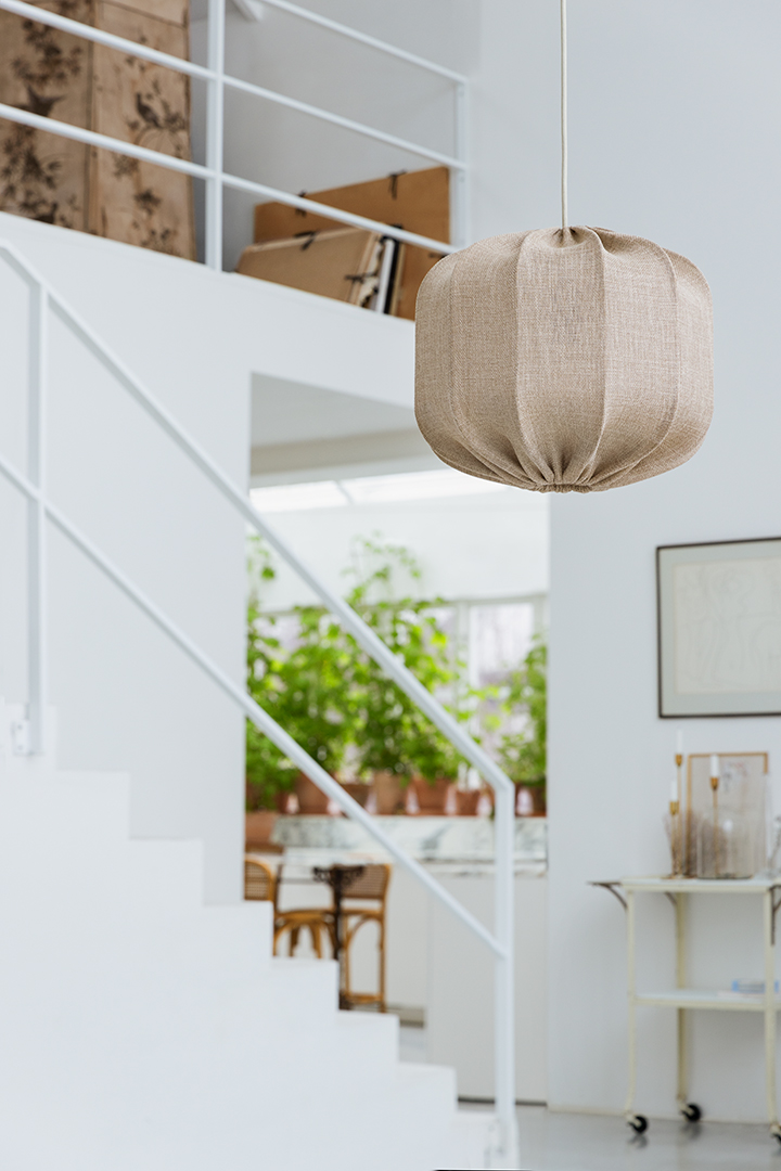 Dester Lampenkap Excl. Ophanging Ø38 Beige hanglamp Van Alde & Lind - De linnen stof geeft de Dester lampenkap een verfijnde en elegante uitstraling.