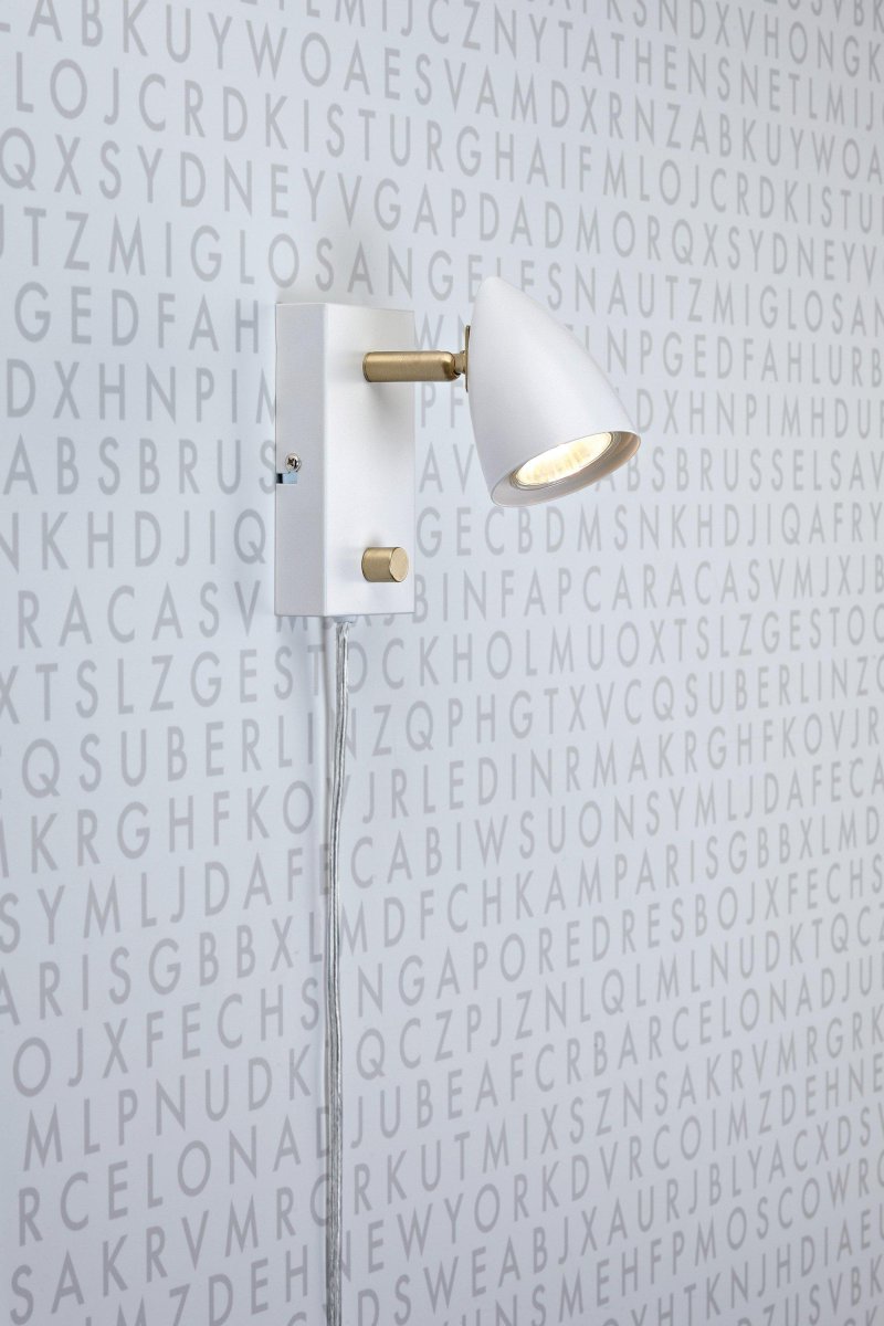 Ciro Wit leeslamp Van Markslöjd - Gemakkelijk te monteren en met een compact ontwerp is het perfect voor kleinere ruimtes waar zowel functionaliteit als stijl belangrijk zijn.