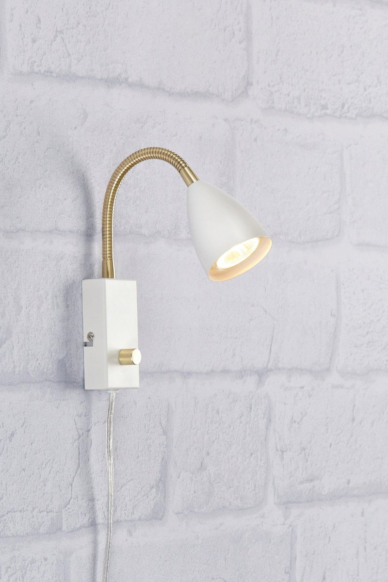 Ciro Wit leeslamp Van Markslöjd - Dankzij het compacte formaat en de eenvoudige wandmontage is dit een praktische keuze voor kleinere ruimtes.