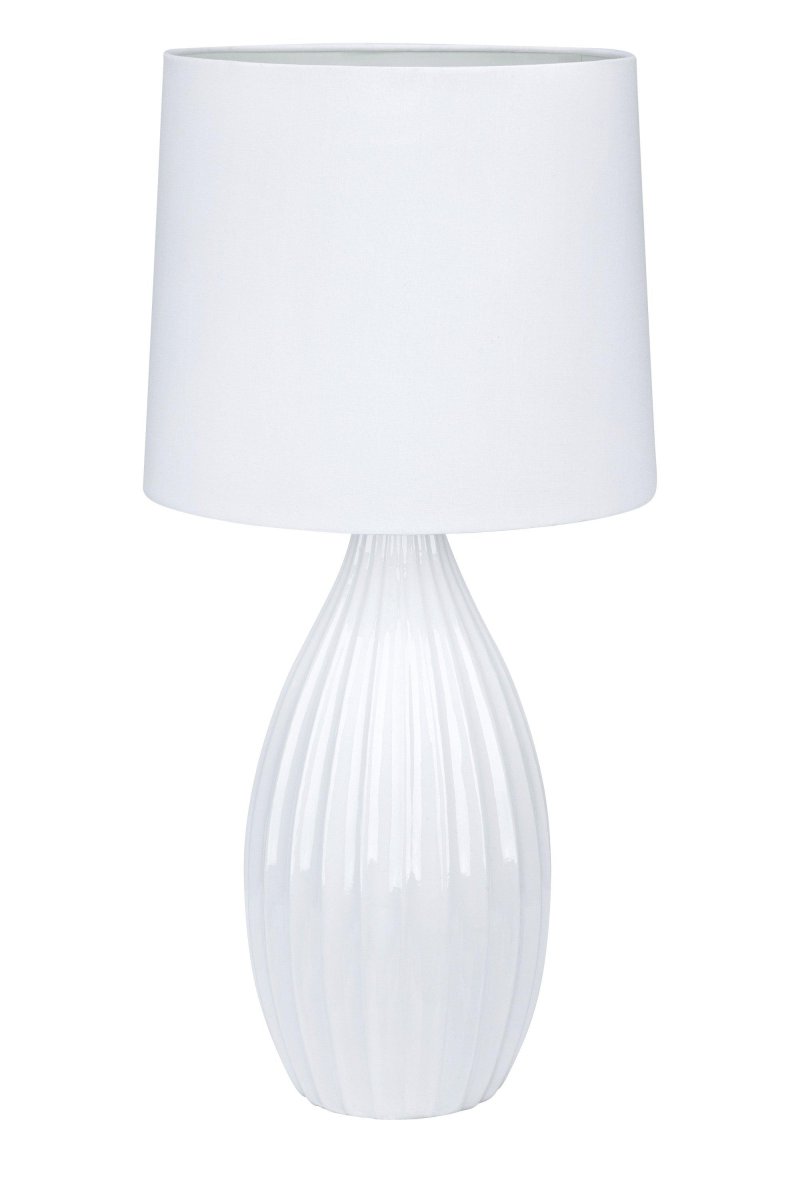Stephanie 50cm Wit tafellamp Van Markslöjd - Stephanie is een moderne tafellamp met een klassieke, witte keramische voet en een witte textielen kap.