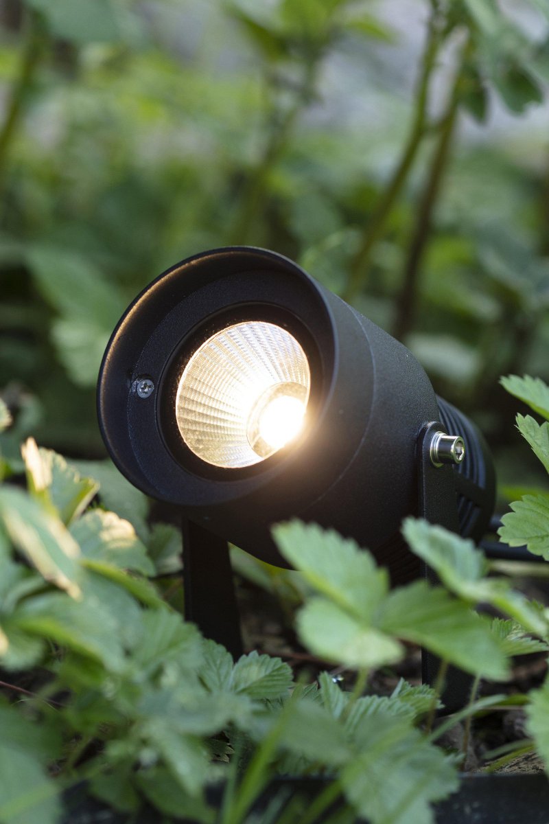 Spotlight 6W Zwart Garden 24 Van Markslöjd - Garden 24 heeft een IP44-classificatie en is geschikt voor tuin- en buitenverlichting die u eenvoudig kunt installeren.