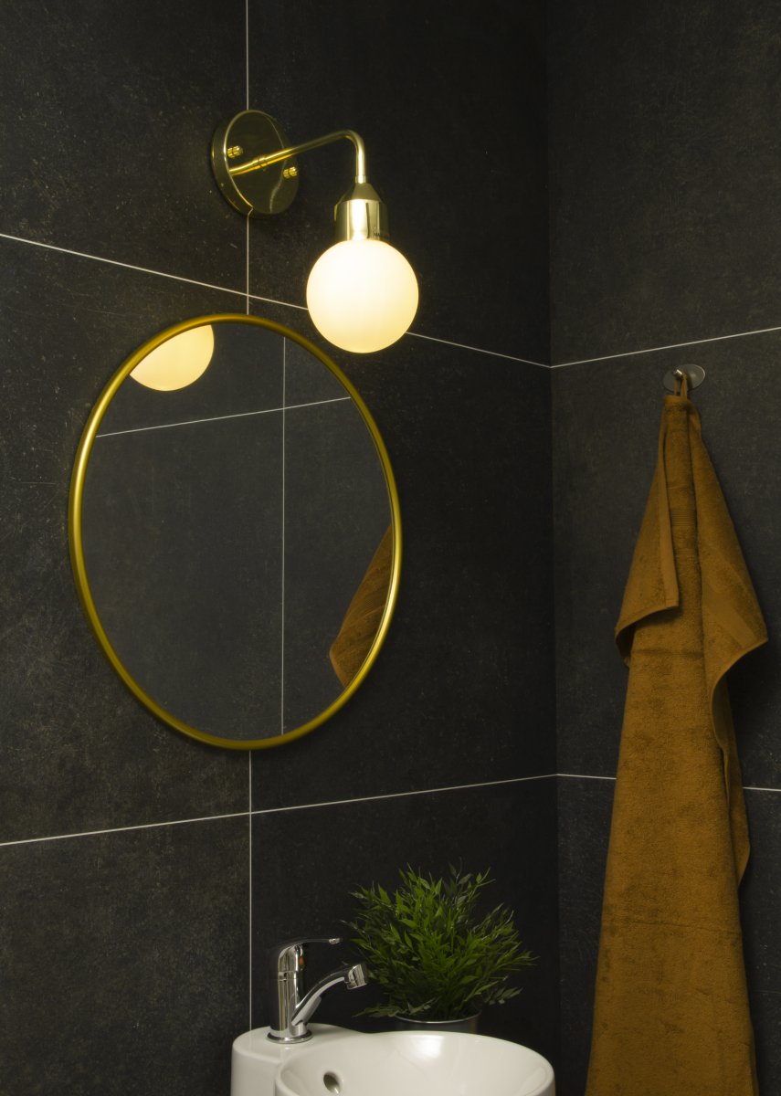 Florens Ø12 Messing badkamerlamp Van Aneta Lighting - Dankzij de IP44-classificatie is de lamp geschikt voor gebruik in de badkamer.