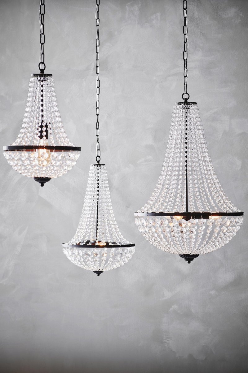 Gränsö Ø40 Zwart kristal Van Markslöjd - Gr&auml;ns&ouml;, hier uitgevoerd in een stijlvolle zwarte afwerking en prachtige kristallen, is een elegante toevoeging aan de woonkamer, hal of eetkamer.
